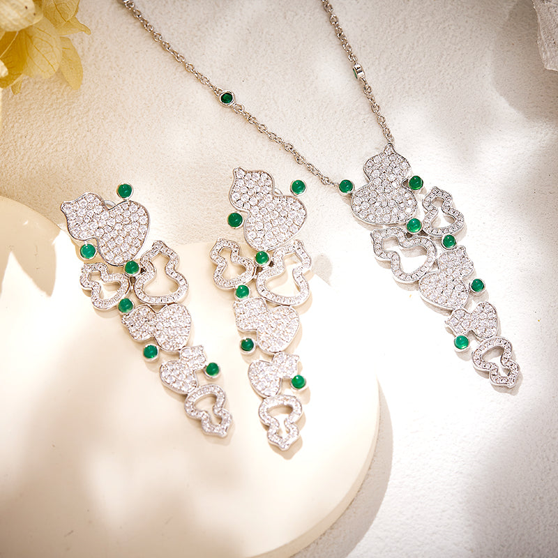 Amulet of Plenty - Chain with Pendant & Earrings