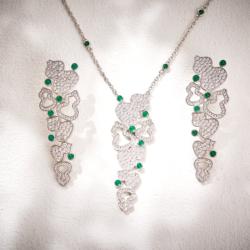 Amulet of Plenty - Chain with Pendant & Earrings