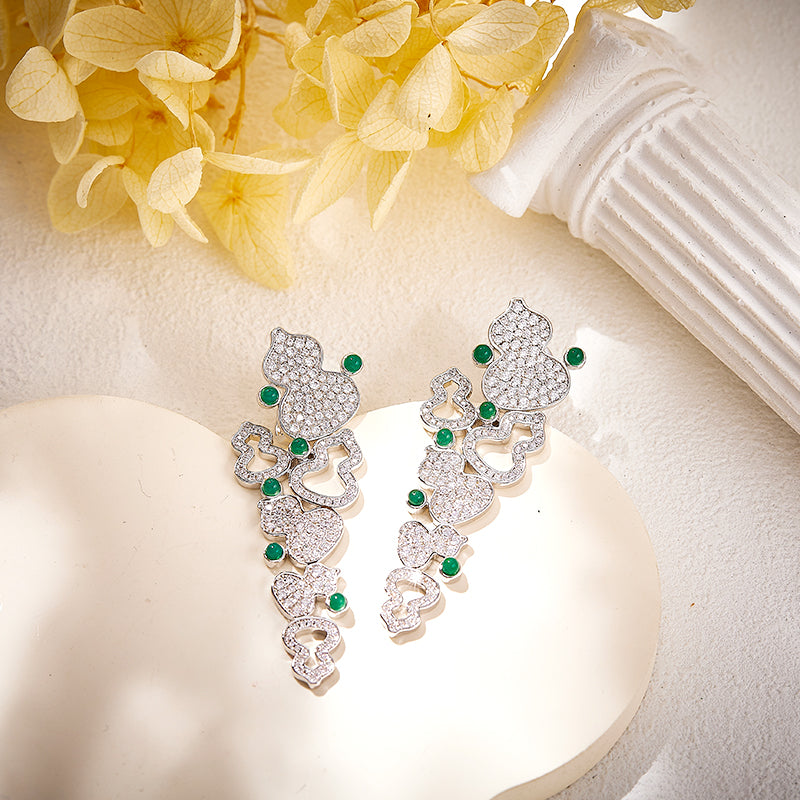 Amulet of Plenty - Chain with Pendant & Earrings