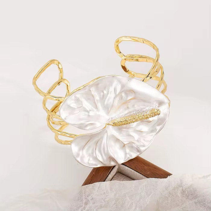 Heartleaf Halo Cuff