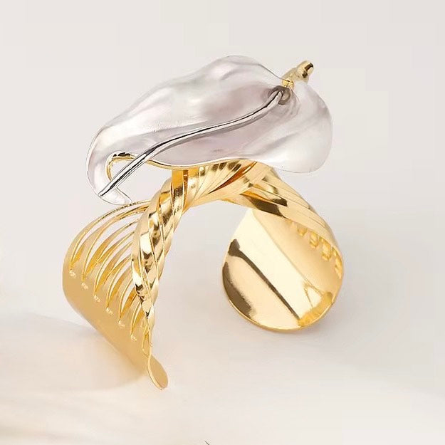 Lustre Lilly Cuff