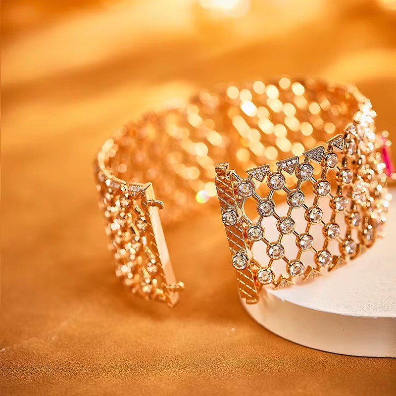 Empress Gleam Bangle