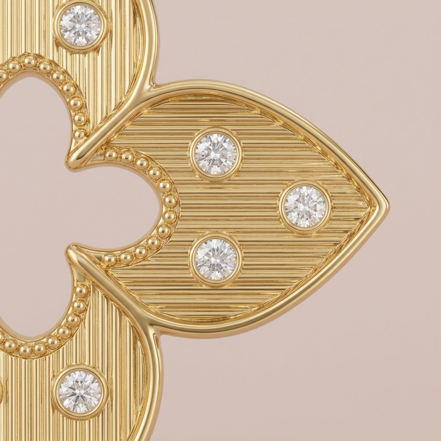 The Iconic Clover Ring