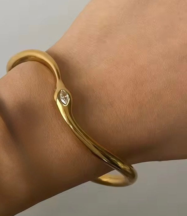 Twist Me Gold Bangle