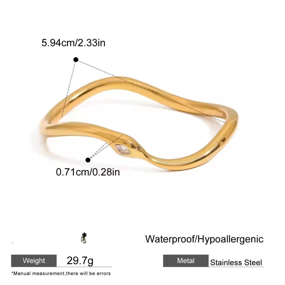 Twist Me Gold Bangle