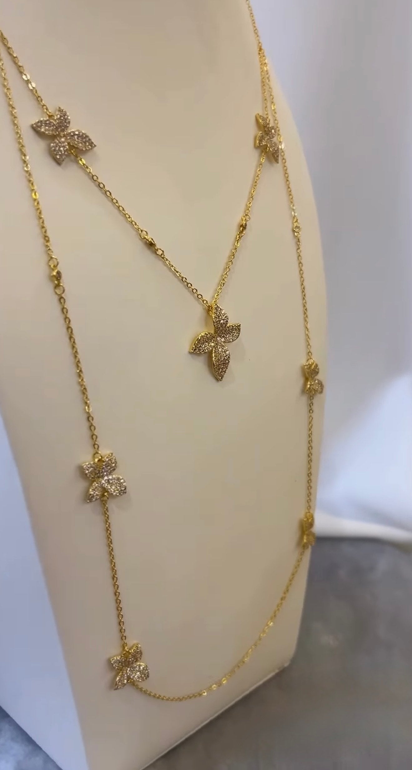Feyra - Set of Necklace & Earrings