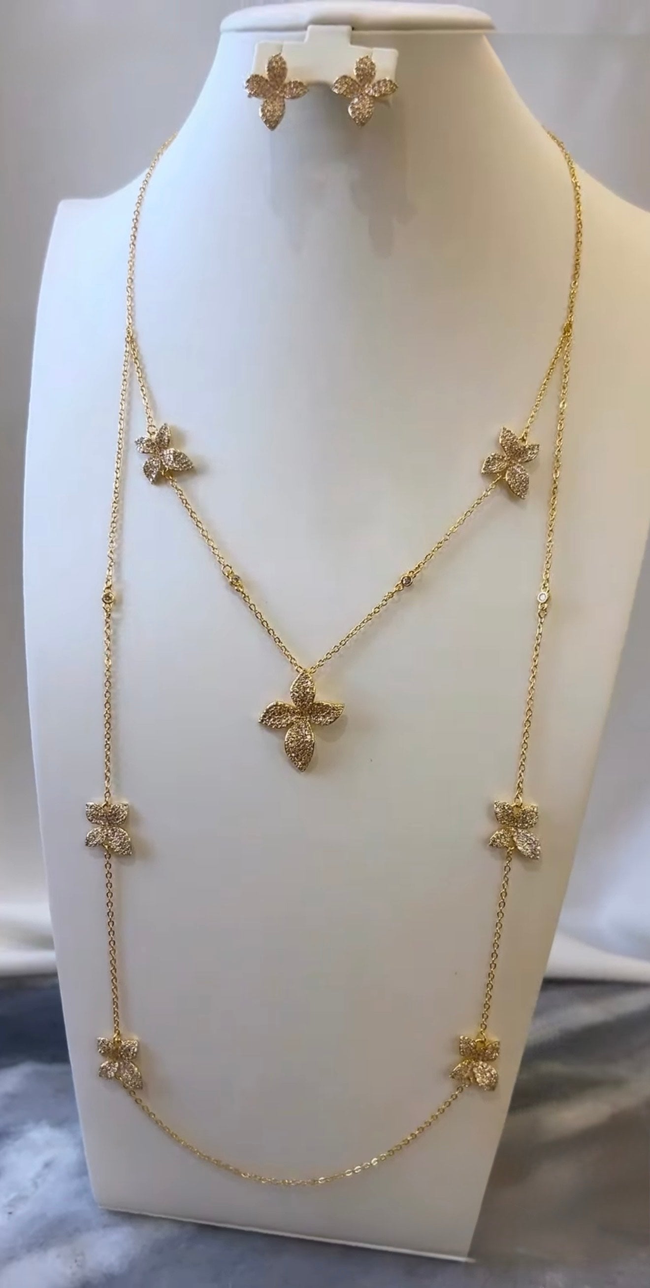 Feyra - Set of Necklace & Earrings