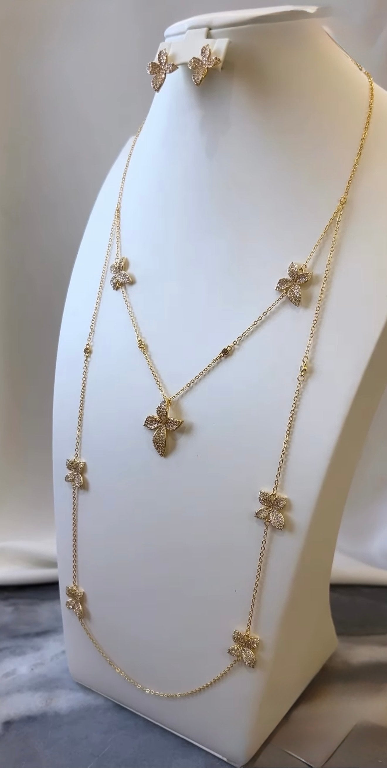 Feyra - Set of Necklace & Earrings