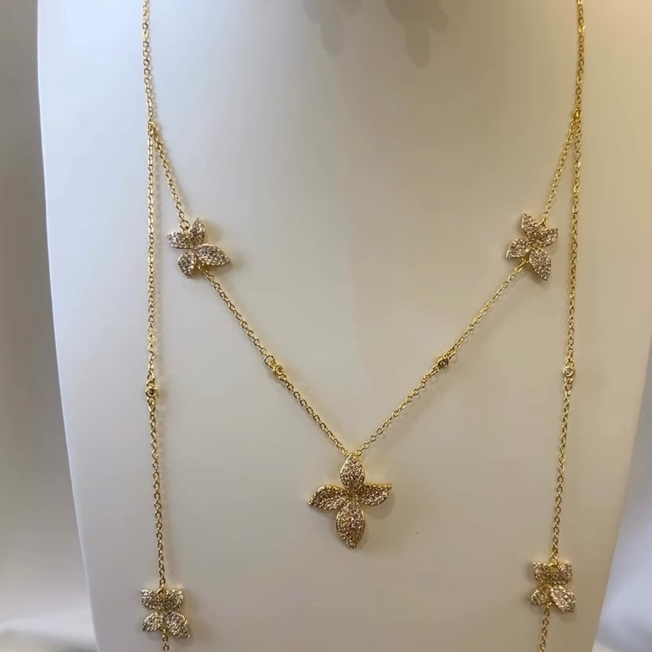 Feyra - Set of Necklace & Earrings