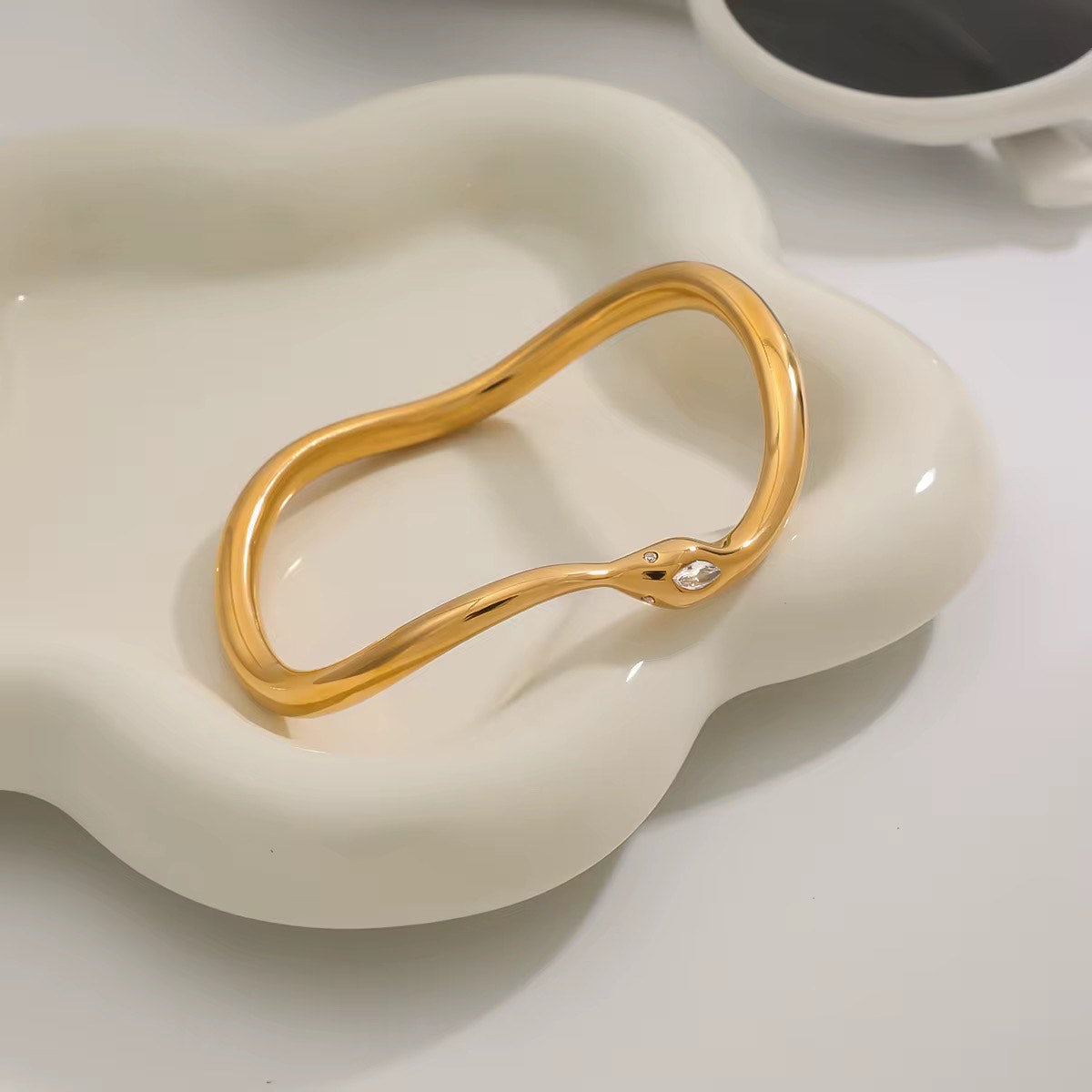 Twist Me Gold Bangle